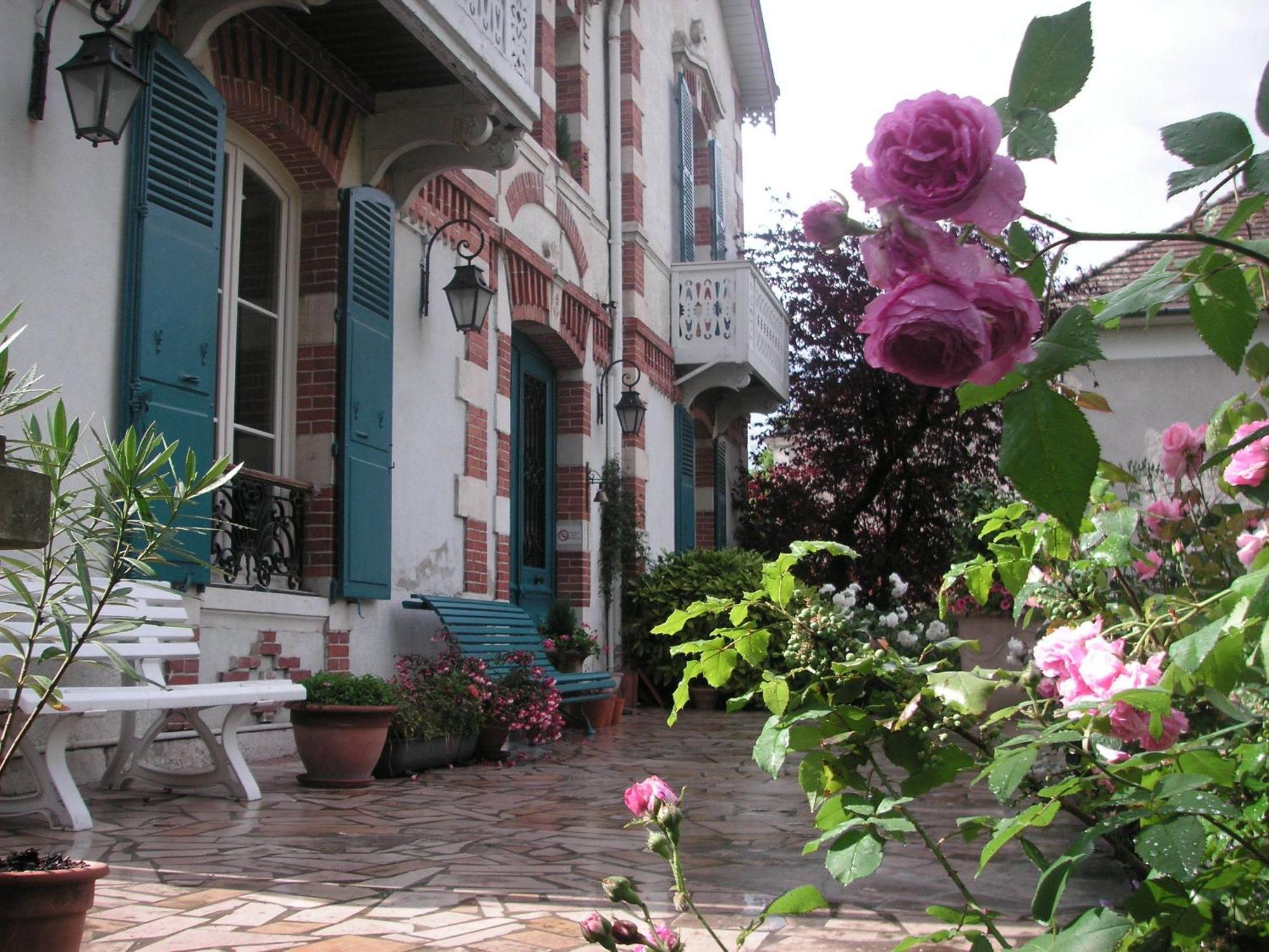 L'Oustal Bed & Breakfast Bourges Ngoại thất bức ảnh