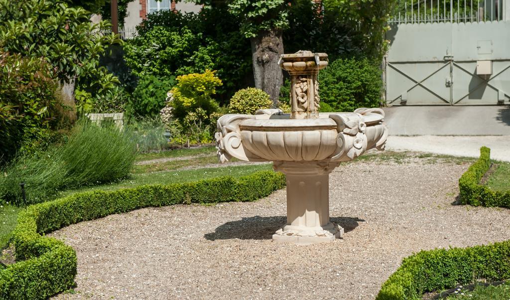 L'Oustal Bed & Breakfast Bourges Ngoại thất bức ảnh